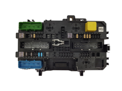 Fuse Box Opel 13220831 5DK008669-53 GM Hella 19077