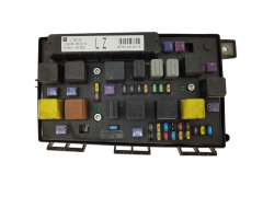 Fuse Box Opel 13285621 5DK009464-70 GM Hella