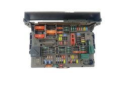Fuse Box  9119444-04  BMW 37906