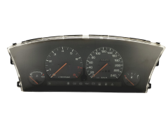 Speedometer/Instrument Cluster Mazda 626 GL84C
