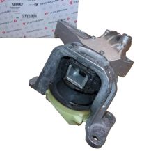 Engine Mount For Renault 586667 112105188R Hutchinson