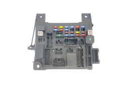 Fuse Box Mitsubishi 8637A643 L8637-002A 