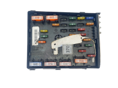Fuse Box 3C0937125 6359-2777 VW SEAT Audi 37884
