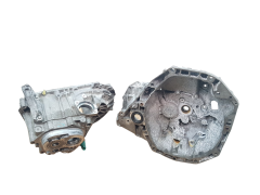 Gearbox Housing 304017641 JR5335 1.5 dci Renault Clio 4 Gearbox Housing 304017641 JR5335 1.5 dci Renault Clio 4