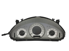 Speedometer/Instrument Cluster Mercedes E W211 A2115403011 110080004023 VDO