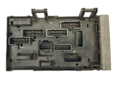 Fuse Box Chrysler 04869001AJ 04869204AM 19600