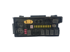 Fuse Box 04692073AB 52561L Jeep 