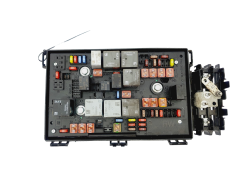 Fuse Box 13343765 RW  1110086AC Opel GM 