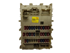 Fuse Box Nissan 243504U100 Fuse Box Nissan 243504U100