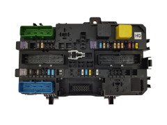 Fuse Box Opel 13220831 5DK008669-53 GM Hella 19526