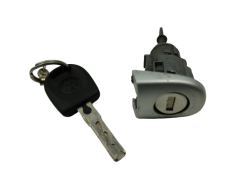 Door Lock Mechansim Left Front  VW Golf 4 1U0837167C /168C