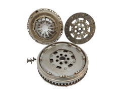 Dual Mass Wheel+ Clutch  8200495249 8200450217 Nissan Qashqai 1.5 DCI