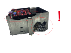 Fuse Box 8V5T-14A005-HEG EET1-E-12285076-000 Ford