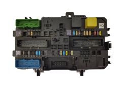 Fuse Box Opel 13220831 5DK008669-53 GM Hella 20823