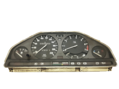 Speedometer/Instrument Cluster BMW 3 E30 6211 1372259 88311073 VDO