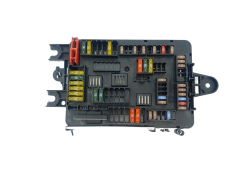 Fuse Box 6114 V8 9337881 01  BMW 37903