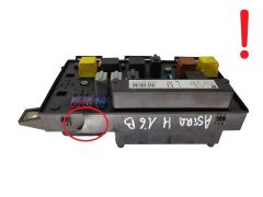 Fuse Box 13268303 5DK008668-09 Opel GM Hella