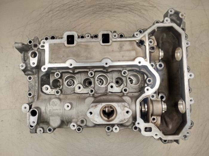 Cylinder Head Citroen Peugeot 9808067580 9808067110 1.2 THP