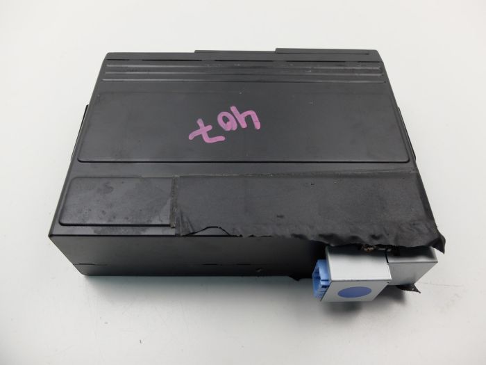 PAIL OUT デモ CD Cd Changer Peugeot 407 9647427980 PU-2590A Clarion - used