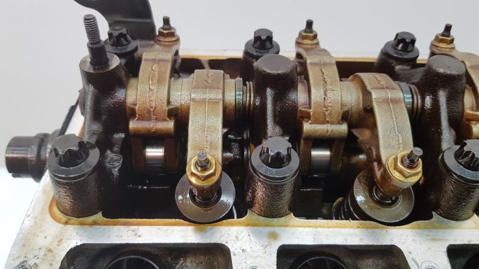 ぴー Cylinder Head 0200AR 9627748110 Z04 1.4 8v KFX Peugeot
