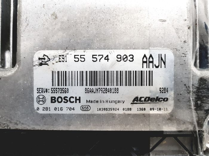 Controller 0281016704 55574903 AAJN Opel Bosch 8389 - used