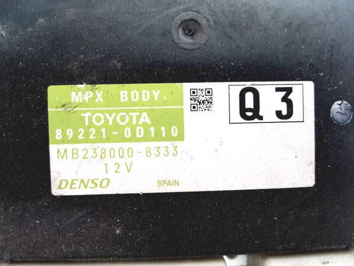 こもり Controller 89221-0D110 MB238000-8333 Q3 Toyota Denso - used