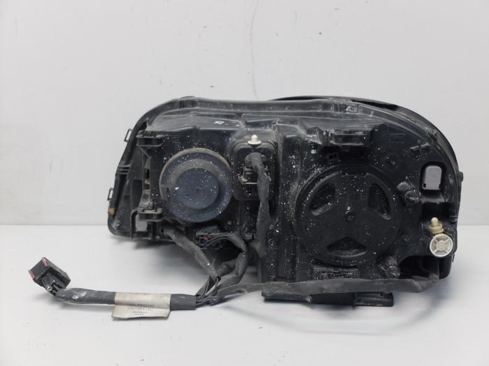 Headlamp Right Volvo XC90 30698814 89900299 Xenon - used