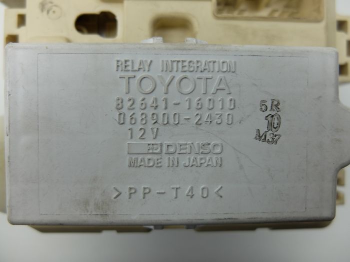 取引出品 ルーミー DBA-M900A ヒューズボックス X B67 82661-B1460,82641