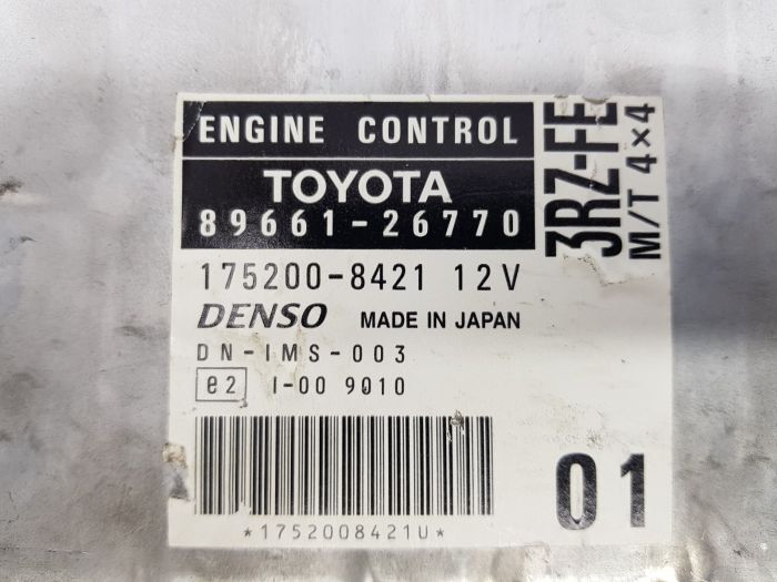 Controller Toyota 89661-26770 175200-8421 Denso - used