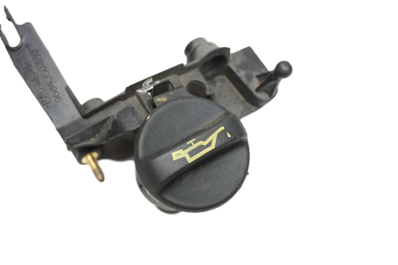 Oil Filler Plug 9684359980 2,0 HDI 16v RH02 Citroen Peugeot main product photo