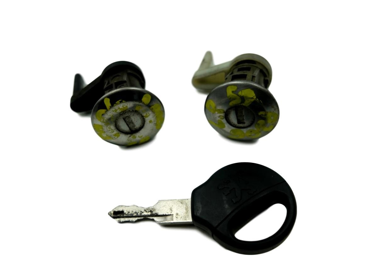 Door Lock Mechansim Right/Left Front Peugeot 206 9728 main product photo