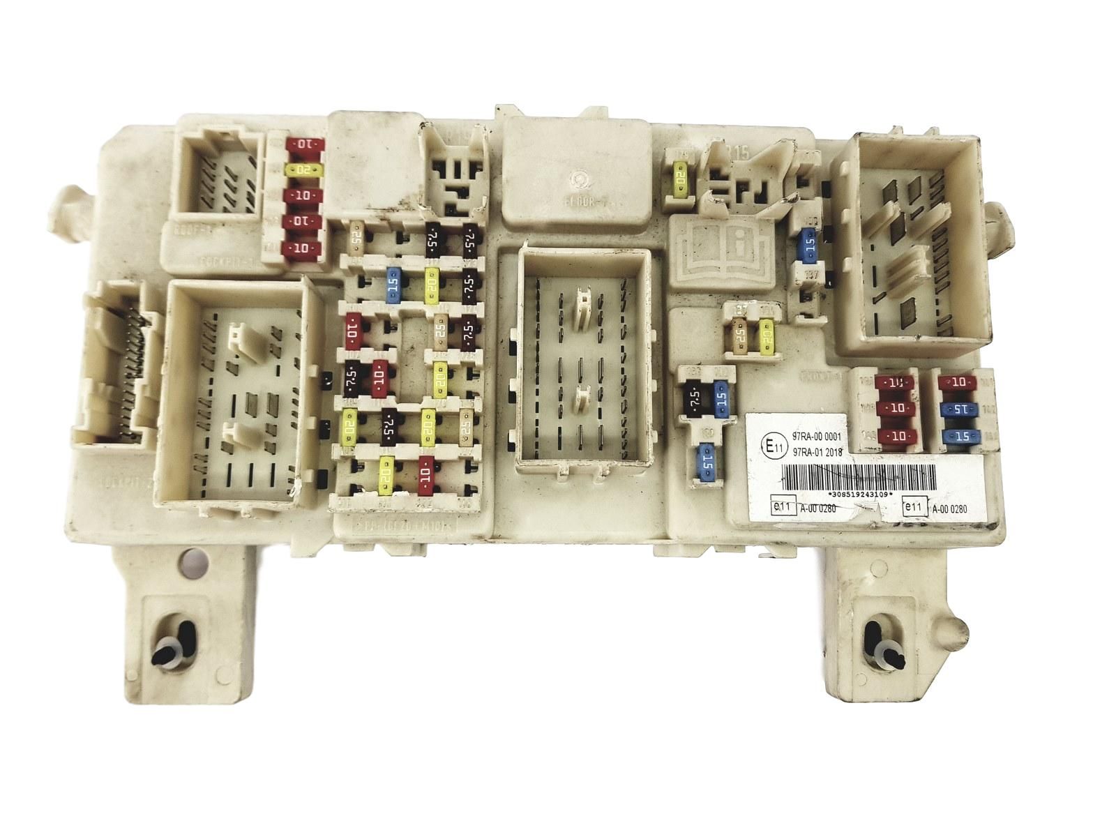 Fuse Box 7M5T-14A73-DB 519243109 Ford main product photo