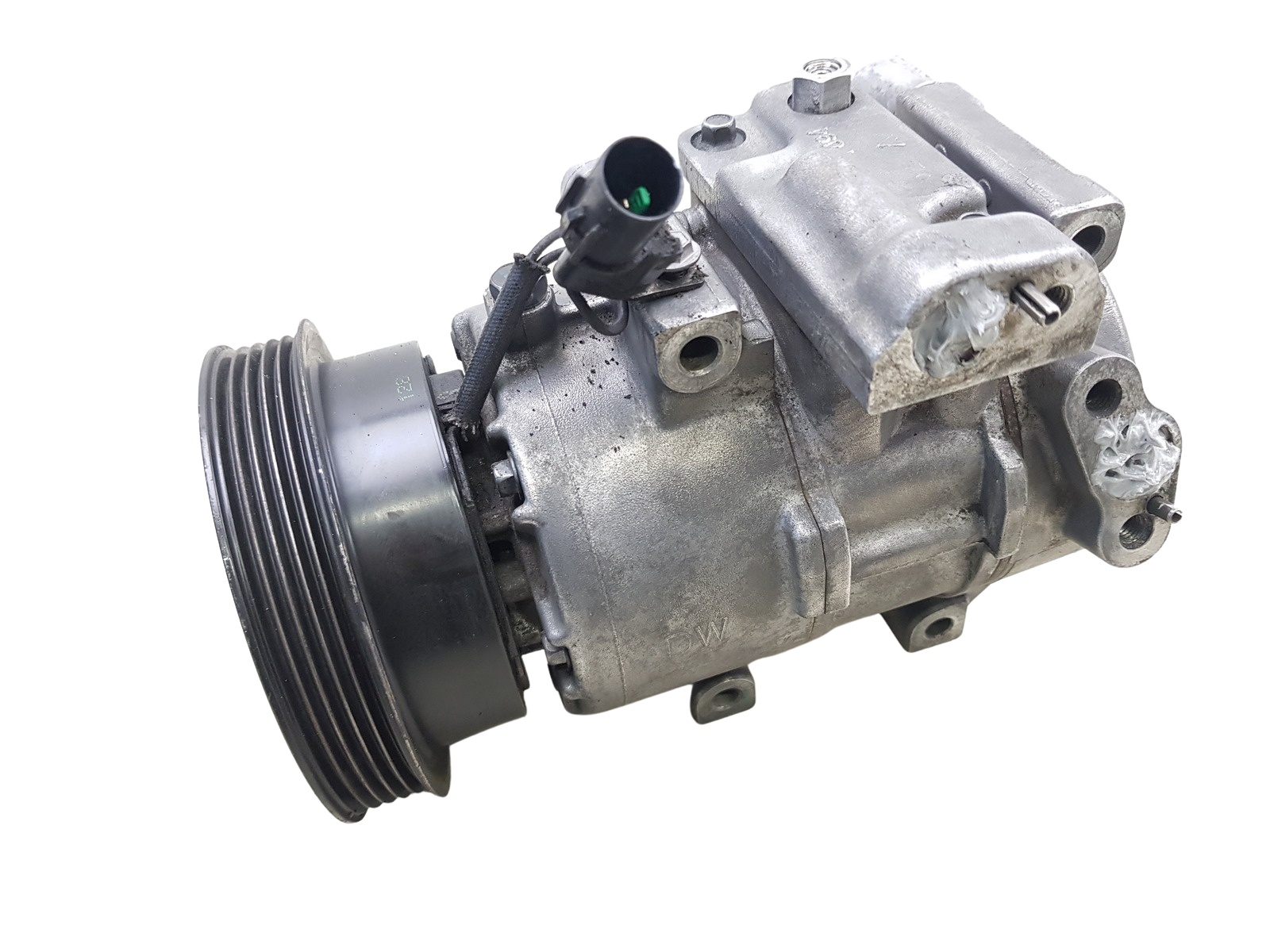 Air Con Compressor/Pump 1B33103300 DW021 DV13 Hyundai